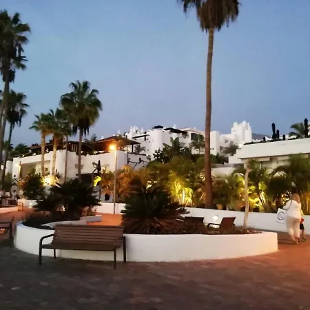 Apartman Con Jardin Y Piscina