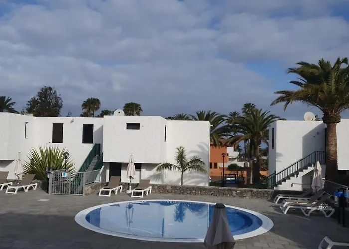 Con Jardin Y Piscina アパート *